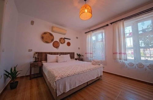 Alacati Ski Chalet | Mor Salkım Konağı