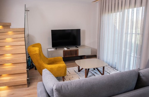 Lara Condo | Lara Breeze Kundu Kanyon
