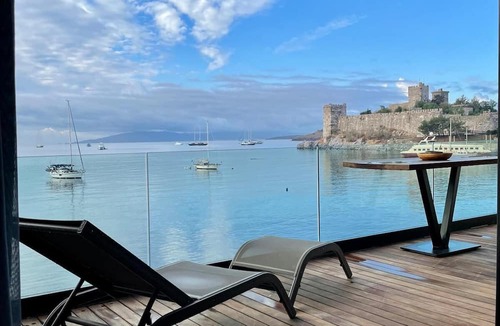 Bodrum City Center Apartment | Surfer Caravan Gastro Pub and Suites