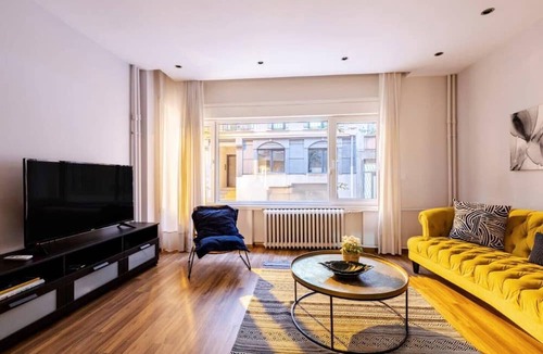Sisli Apartment | This apartment is a 3 bedroom(s), 2 bathrooms, located in Şişli, İstanbul.