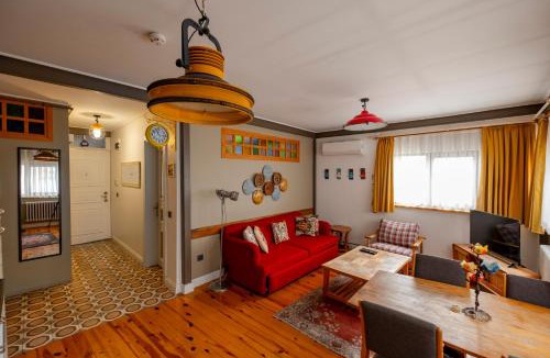 Tophane Apartment | Spacious One Bedroom Apartment with View and Elevator