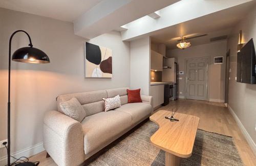 Tophane Apartment | Skylit 1BR with terrace near Galataport