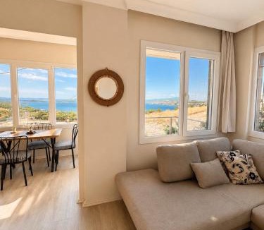 Ayvalik City Center Apartment | Luxury 2 plus 1 apartment with a unique view in the center of Ayvalık