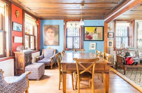 Konak Apartment | Spacious Traditional Iconic Greek House