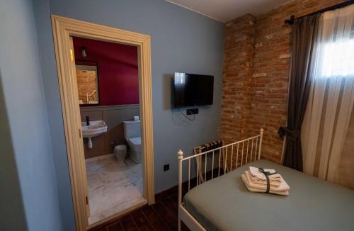 Ayvalik City Center Hotel | Avlulu Konak