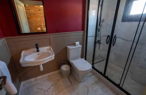 Ayvalik City Center Hotel | Avlulu Konak