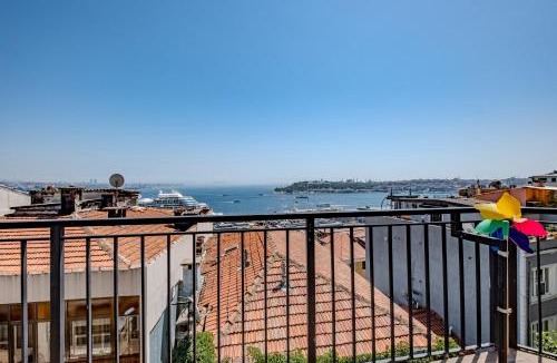 Kabatas Apartment | Bosphorus View - 5 Bedrooms - 2 Bathrooms - Elevator - Central Location