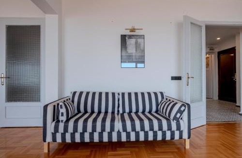 Kabatas Apartment | Bosphorus View - 5 Bedrooms - 2 Bathrooms - Elevator - Central Location