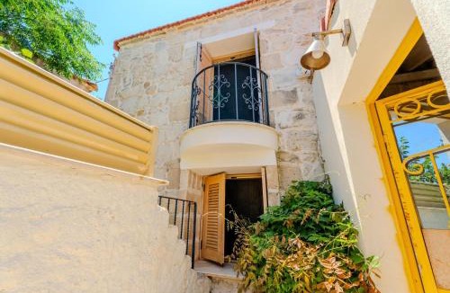 Guzelbahce Villa | The Magic of the Stone House, a Peaceful Escape