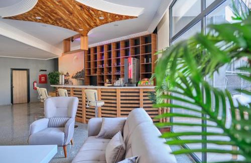Side Hotel | Clover Magic Park Side