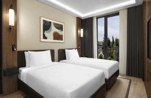Uskudar Hotel | Altunizade Suites Istanbul, Curio Collection By Hilton