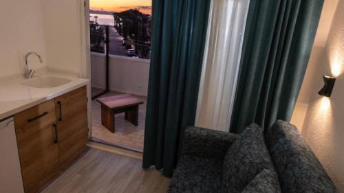 Burhaniye Hotel | Bluetopas Otel