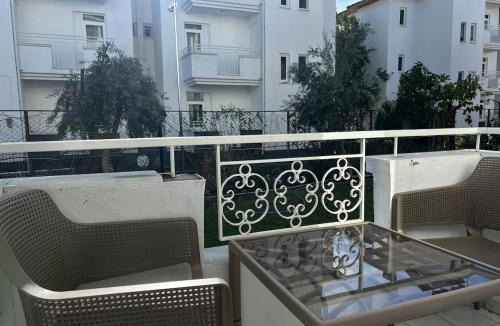 Side Apartment | Ground Floor Apartment in the Garden with Excellent Location