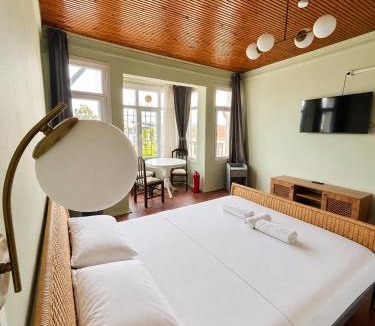 Istanbul City Center Apartment | i1 Studios - Stunning Seaview, by the Tram, Jacuzzi