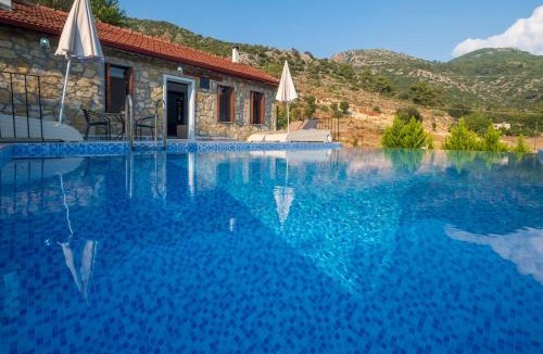 Uzumlu Villa | Villa Rose Garden with Private Pool And Jacuzzi