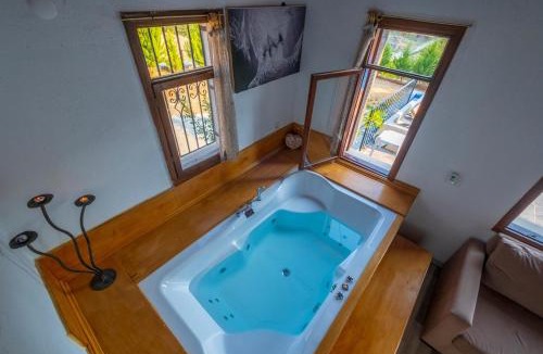 Uzumlu Villa | Villa Rose Garden with Private Pool And Jacuzzi
