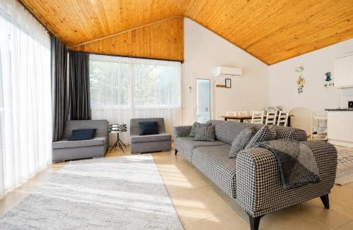 Uzumlu Villa | Villa Rose Garden with Private Pool And Jacuzzi