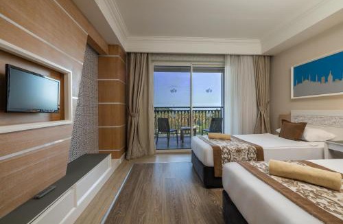 Side Resort | Crystal Sunset Pearl Collection - Ultimate All Inclusive