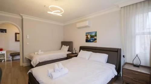 Uskudar Apartment | Top Rated! Bosphorus View 4BR Sleeps 9