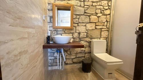 Urla Apartment | Cute Stone House 250 m from Urla Art Street