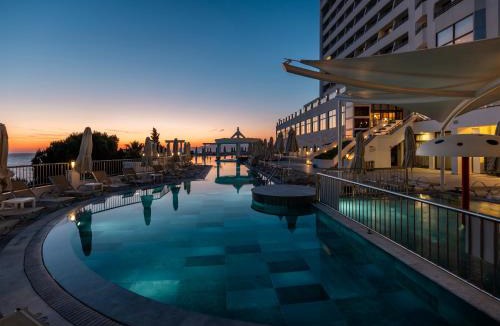 Kusadasi City Centre Resort | Korumar Hotel Deluxe