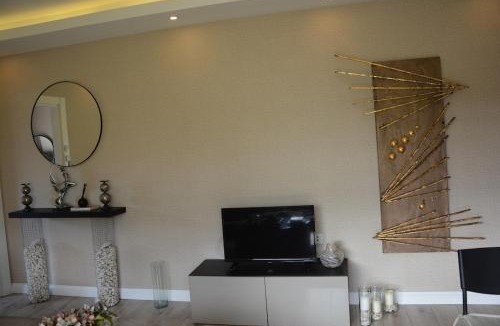 Lara Apartment | Metropolitan Art