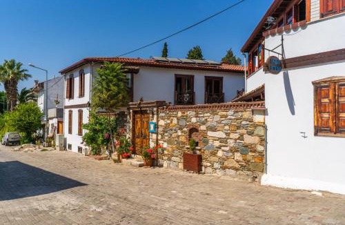 Selcuk House | Amazon Petite Palace