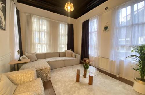 Istanbul City Center Villa | Charming Historic Balat House 2 Floors 5 BR