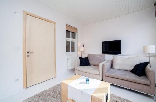Balat Apartment | Newly-renovated apartment 3-BR, LR, 2 AC