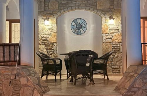 Dalyan City Center Villa | Hot tub-Fireplace-Pets-Sleeps 11-Bbq-Pool-Parking