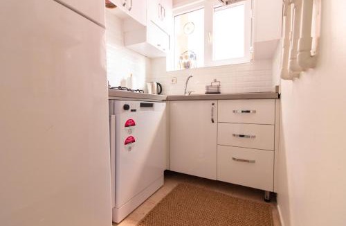 Moda Apartment | Chic 2BR Gem on Moda Iconic Antiques Street