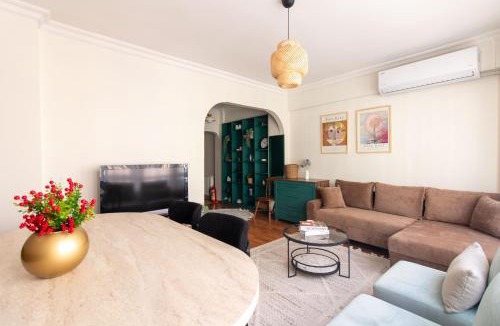 Moda Apartment | Chic 2BR Gem on Moda Iconic Antiques Street