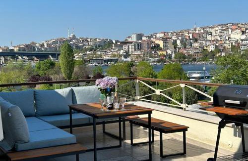Istanbul City Center House | Waterfront Villa by the Tram - Private Terrace with Dome & Golden Horn View in Fatih