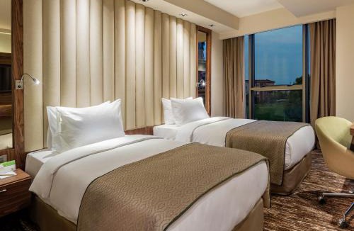 Guzeloba Mahallesi Hotel | Holiday Inn Antalya - Lara by IHG