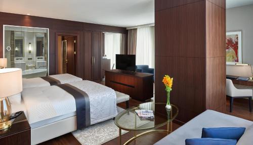 Halkali Hotel | Elite World Grand Istanbul Basın Ekspres
