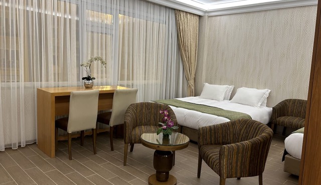 Lily Rooms