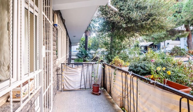 Chic Flat with Balcony Close to Caddebostan Shore in Istanbul