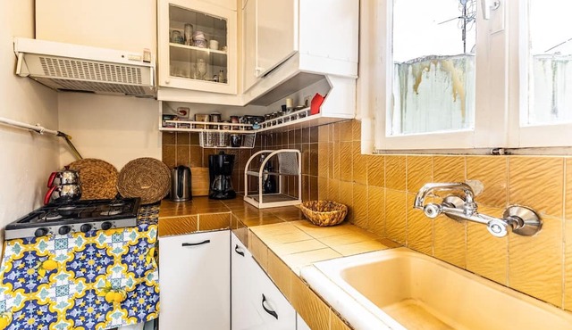 Flat w Balcony in Central Kadikoy Near Bull Statue in Istanbul