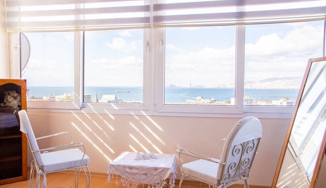 Charming Home Overlooking Ocean with Garden in Izmir
