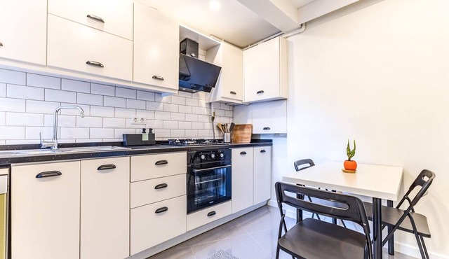 Elegant Flat Orchard Ave, 7 Min to Beach in Istanbul