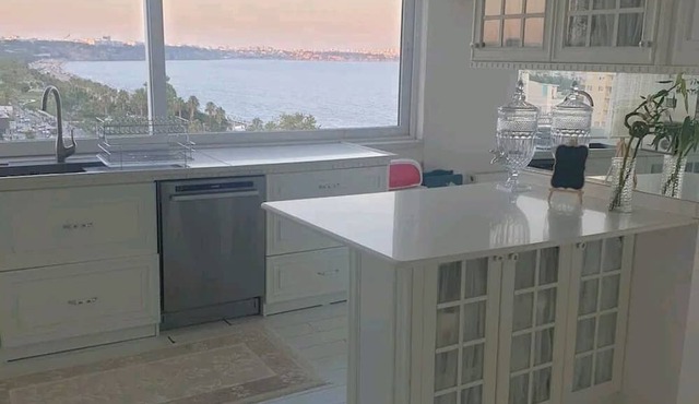 Antalya Konyaaltı Plajında Gemi Ev in Antalya