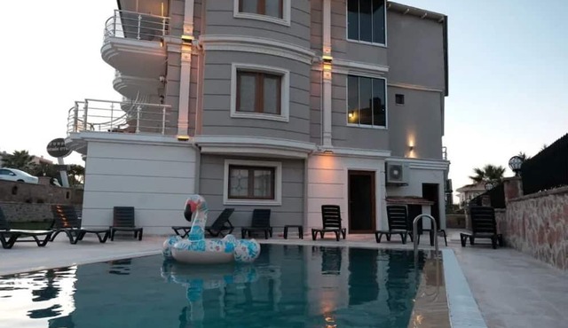 Cunda Demir Otel