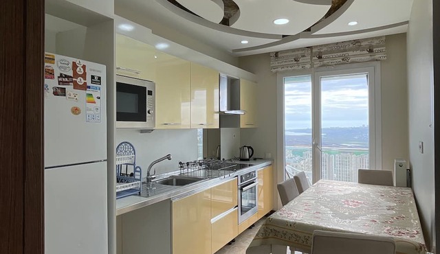 MODERN AND STYLISH LAKE VIEW APARTMENT