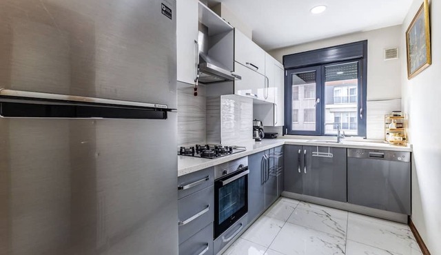 Spacious Flat Near Bagdat Avenue in Suadiye in Istanbul