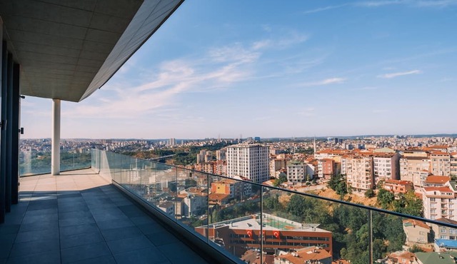 Modern Central Flat w Balcony 5 min to Metrobus