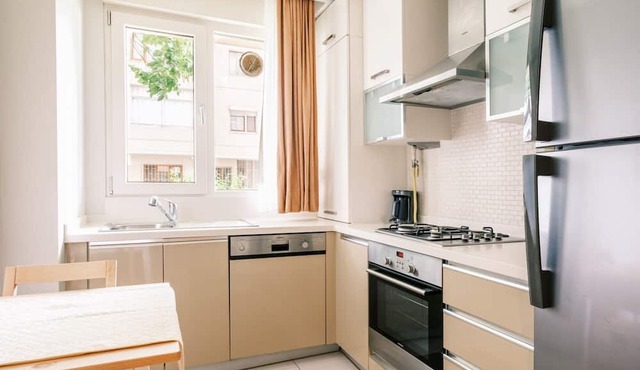 Spacious Flat 3 min to Coast and Bagdat Avenue