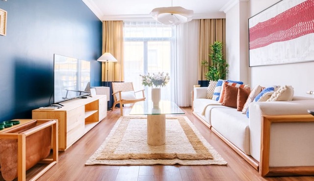 Cozy Retreat with Balcony 2 min to Galata Tower in Istanbul