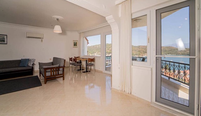 Sea View Vibrant Flat w Balcony Right by Sea in Fethiye