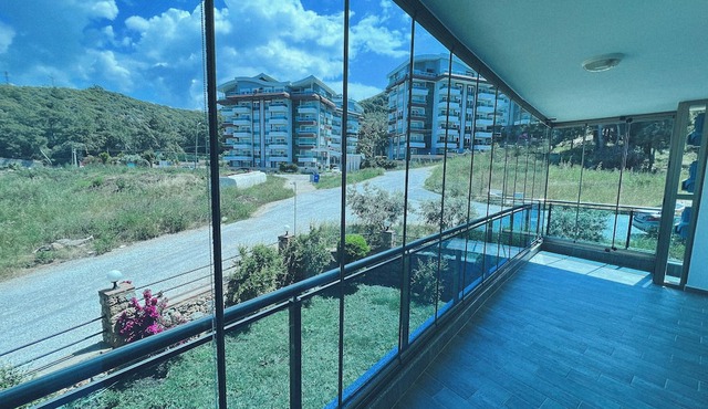 Luxeriöse Duplex Wohnung mit Pool, Garten, Balkonen in Meeresnähe in Kargicak