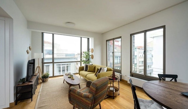 This apartment is a 2 bedroom(s), 1 bathrooms, located in Şişli, İstanbul. in Sisli